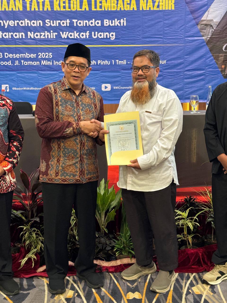 Badan Wakaf Ali bin Abi Thalib Resmi Terima Sertifikat Nazhir dari BWI